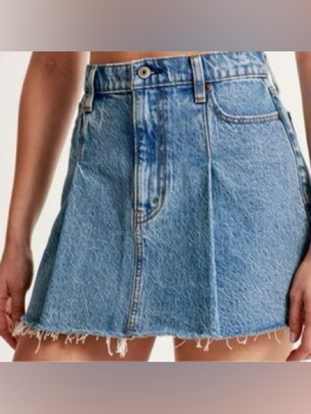 Abercrombie & Fitch Pleated Denim Mini Skirt in Medium Wash - 30
